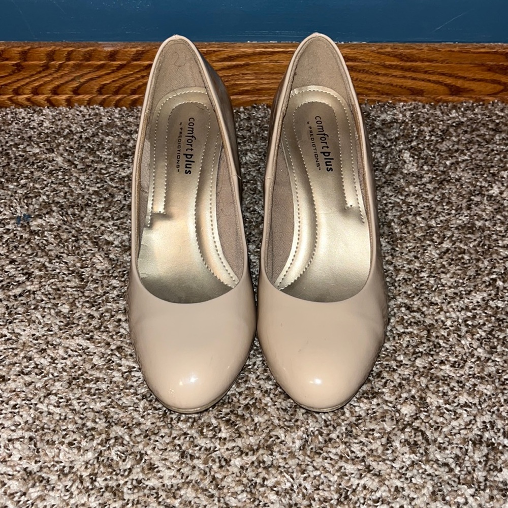 Size 6.5 nude heels.